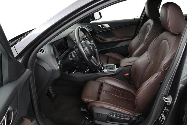 BMW 1-SERIE 116i High Executive | M Sport | Leder | Stoelverwarming | Carplay | Full LED | Sportstoelen | Navigatie | Climate control | Live Cockpit | Parkeerhulp | Cruise control