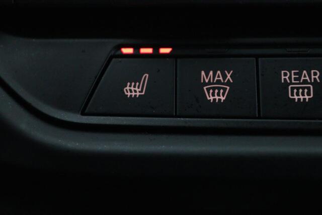 BMW 1-SERIE 116i High Executive | M Sport | Leder | Stoelverwarming | Carplay | Full LED | Sportstoelen | Navigatie | Climate control | Live Cockpit | Parkeerhulp | Cruise control