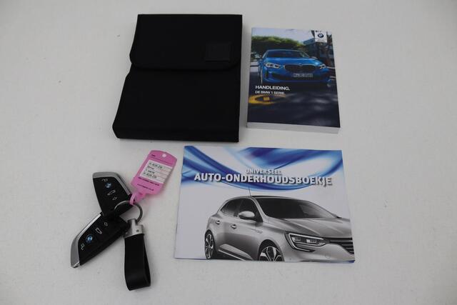 BMW 1-SERIE 116i High Executive | M Sport | Leder | Stoelverwarming | Carplay | Full LED | Sportstoelen | Navigatie | Climate control | Live Cockpit | Parkeerhulp | Cruise control