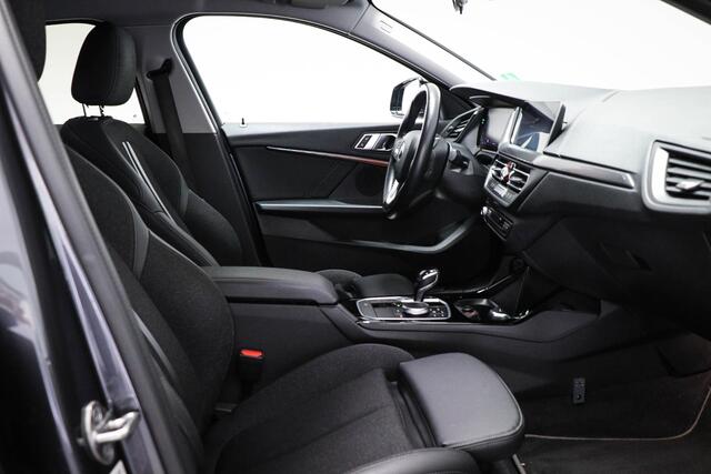 BMW 1-SERIE 118i Executive Edition | SPORT LINE | APPLE | TREKHAAK | 17"