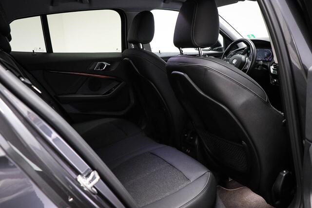 BMW 1-SERIE 118i Executive Edition | SPORT LINE | APPLE | TREKHAAK | 17"