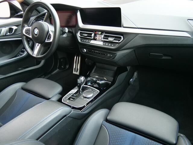 BMW 1-SERIE 118i 136pk Executive Edition M-Sport Automaat 18Inch / Stuurverwarming / Camera / M-Pakket