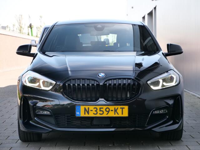 BMW 1-SERIE 118i 136pk Executive Edition M-Sport Automaat 18Inch / Stuurverwarming / Camera / M-Pakket