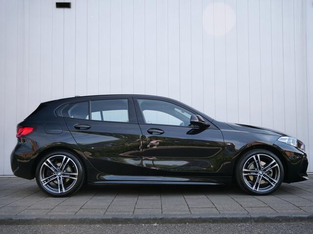 BMW 1-SERIE 118i 136pk Executive Edition M-Sport Automaat 18Inch / Stuurverwarming / Camera / M-Pakket