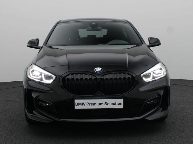 BMW 1-SERIE 5-deurs 118i M Sportpakket | Premium Pack | Comfort Access | Parking Assistant | 19''