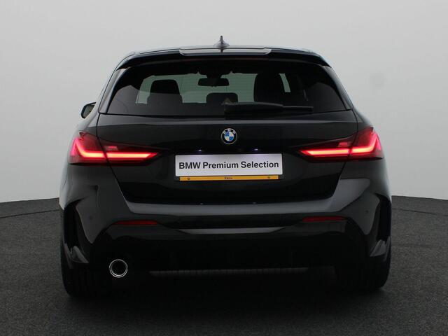 BMW 1-SERIE 5-deurs 118i M Sportpakket | Premium Pack | Comfort Access | Parking Assistant | 19''