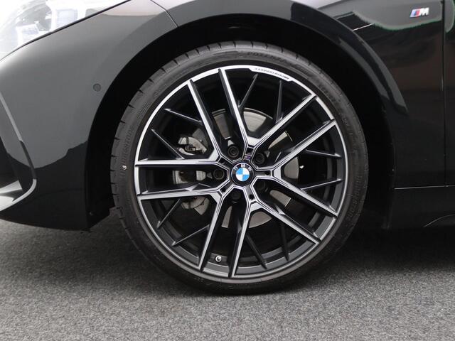 BMW 1-SERIE 5-deurs 118i M Sportpakket | Premium Pack | Comfort Access | Parking Assistant | 19''