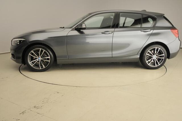 BMW 1-SERIE 5-deurs 118i Automaat / Sportline / Sportstoelen / PDC / Climate / LED / Alu wielen 17 inch