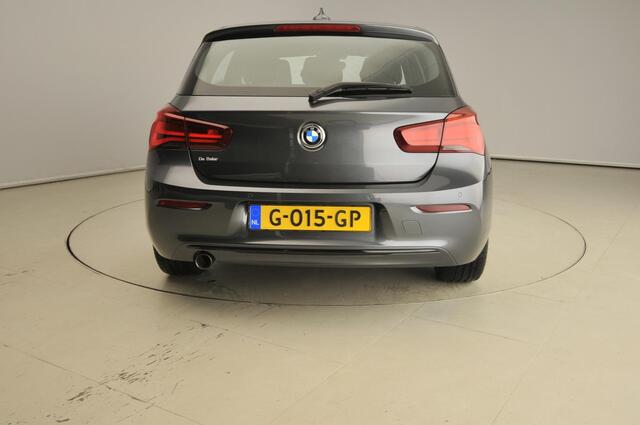 BMW 1-SERIE 5-deurs 118i Automaat / Sportline / Sportstoelen / PDC / Climate / LED / Alu wielen 17 inch