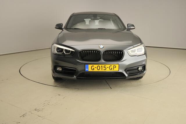 BMW 1-SERIE 5-deurs 118i Automaat / Sportline / Sportstoelen / PDC / Climate / LED / Alu wielen 17 inch