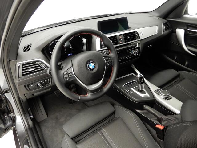 BMW 1-SERIE 5-deurs 118i Automaat / Sportline / Sportstoelen / PDC / Climate / LED / Alu wielen 17 inch