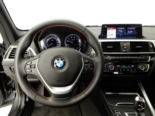 BMW 1-SERIE 5-deurs 118i Automaat / Sportline / Sportstoelen / PDC / Climate / LED / Alu wielen 17 inch