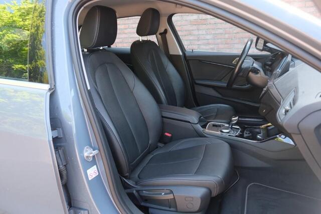 BMW 1-SERIE 118i 140pk Aut. Executive Edition | Navi | Climate | Adaptive Cruise | Keyless | Camera | Stoelverwarming