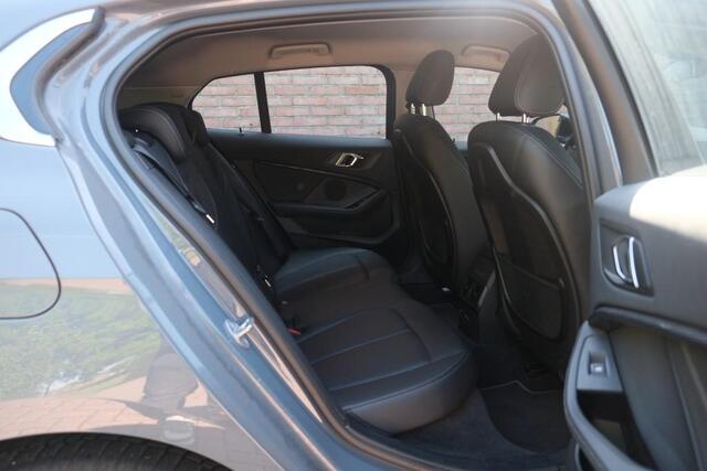 BMW 1-SERIE 118i 140pk Aut. Executive Edition | Navi | Climate | Adaptive Cruise | Keyless | Camera | Stoelverwarming