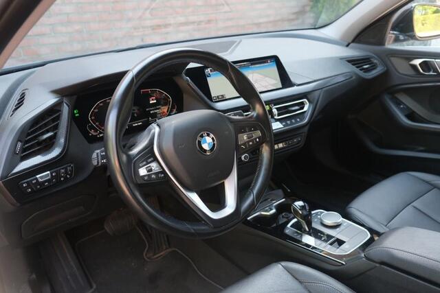 BMW 1-SERIE 118i 140pk Aut. Executive Edition | Navi | Climate | Adaptive Cruise | Keyless | Camera | Stoelverwarming