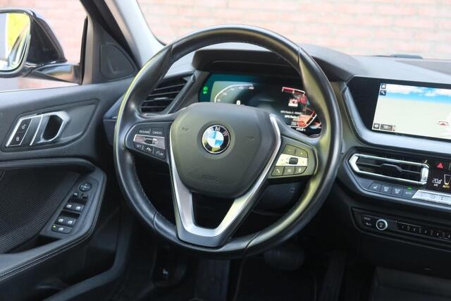 BMW 1-SERIE 118i 140pk Aut. Executive Edition | Navi | Climate | Adaptive Cruise | Keyless | Camera | Stoelverwarming