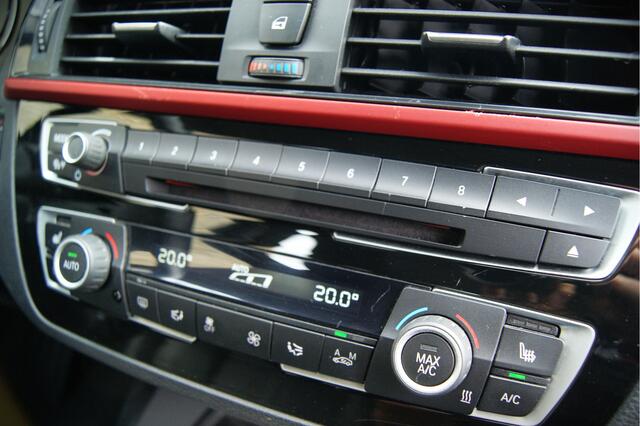 BMW 1-SERIE 116i Sport Digicockpit/Navi/PDC/LED/Allseason