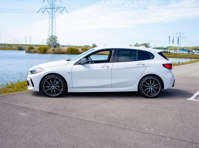 BMW 1-SERIE BMW 118i Executive Edition M-sport | LED | Hifi Sound | 19" LM Velgen | Pdc |