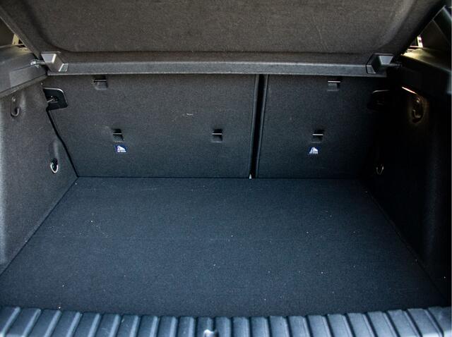 BMW 1-SERIE BMW 118i Executive Edition M-sport | LED | Hifi Sound | 19" LM Velgen | Pdc |