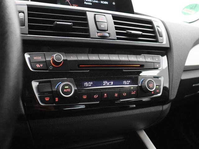 BMW 1-SERIE 118i 136 PK AUT8 EXECUTIVE *77.632 KM!* + LED | NAVIGATIE | 17 INCH LMV | ORIG. NL