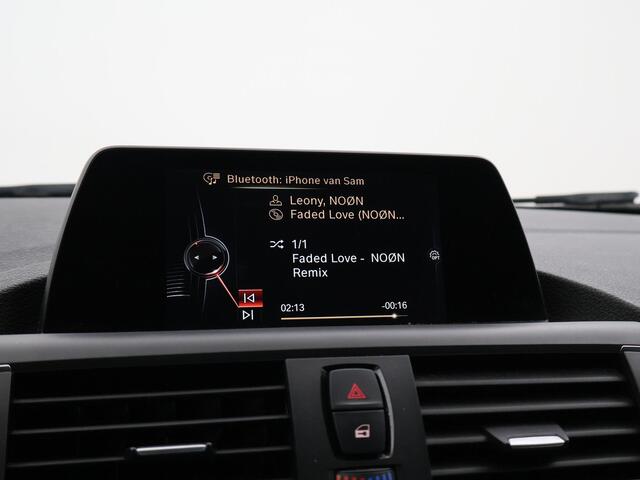 BMW 1-SERIE 118i 136 PK AUT8 EXECUTIVE *77.632 KM!* + LED | NAVIGATIE | 17 INCH LMV | ORIG. NL