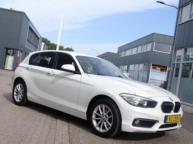 BMW 1-SERIE 116i Centennial Executive 6-Bak, Navigatie, Multimedia, Airco/ECC, CruiseControl, LM-velgen, Parkeersensoren, Multifunctioneel stuur