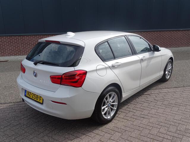 BMW 1-SERIE 116i Centennial Executive 6-Bak, Navigatie, Multimedia, Airco/ECC, CruiseControl, LM-velgen, Parkeersensoren, Multifunctioneel stuur