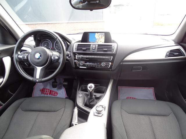 BMW 1-SERIE 116i Centennial Executive 6-Bak, Navigatie, Multimedia, Airco/ECC, CruiseControl, LM-velgen, Parkeersensoren, Multifunctioneel stuur