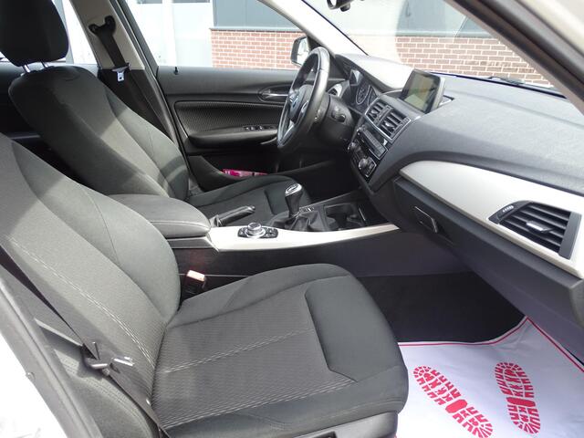 BMW 1-SERIE 116i Centennial Executive 6-Bak, Navigatie, Multimedia, Airco/ECC, CruiseControl, LM-velgen, Parkeersensoren, Multifunctioneel stuur