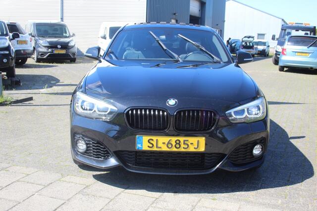 BMW 1-SERIE 118i High Exec 118i M-Sport Pano Memory stoel Black on Black Nie