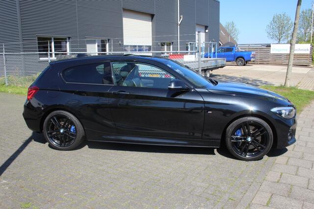 BMW 1-SERIE 118i High Exec 118i M-Sport Pano Memory stoel Black on Black Nie
