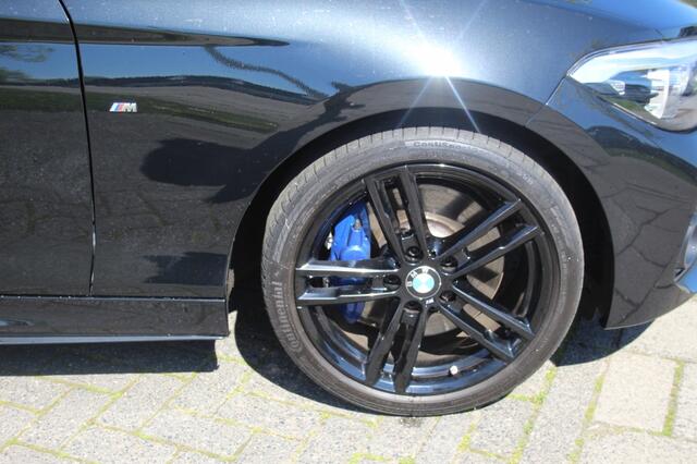 BMW 1-SERIE 118i High Exec 118i M-Sport Pano Memory stoel Black on Black Nie