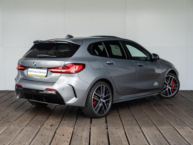 BMW 1-SERIE 5-deurs 118i Model M Sport / Travel Pack / Verwarmde voorstoelen / HiFi