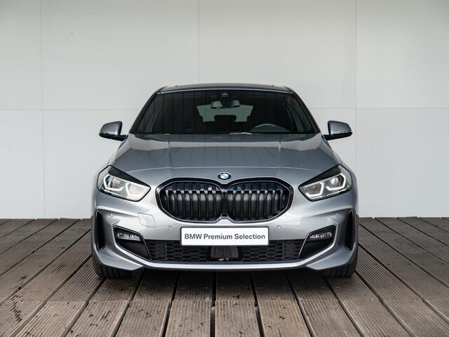 BMW 1-SERIE 5-deurs 118i Model M Sport / Travel Pack / Verwarmde voorstoelen / HiFi