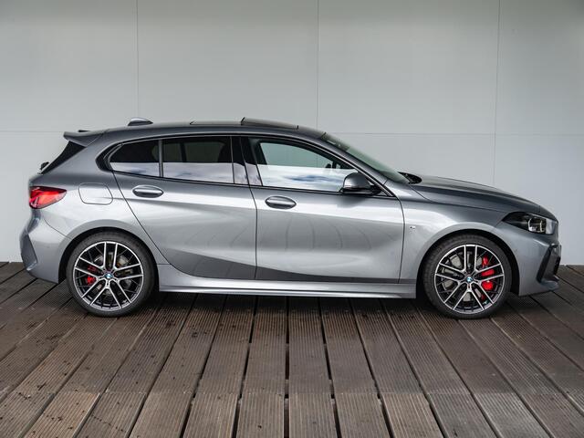 BMW 1-SERIE 5-deurs 118i Model M Sport / Travel Pack / Verwarmde voorstoelen / HiFi