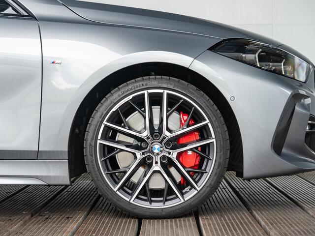 BMW 1-SERIE 5-deurs 118i Model M Sport / Travel Pack / Verwarmde voorstoelen / HiFi