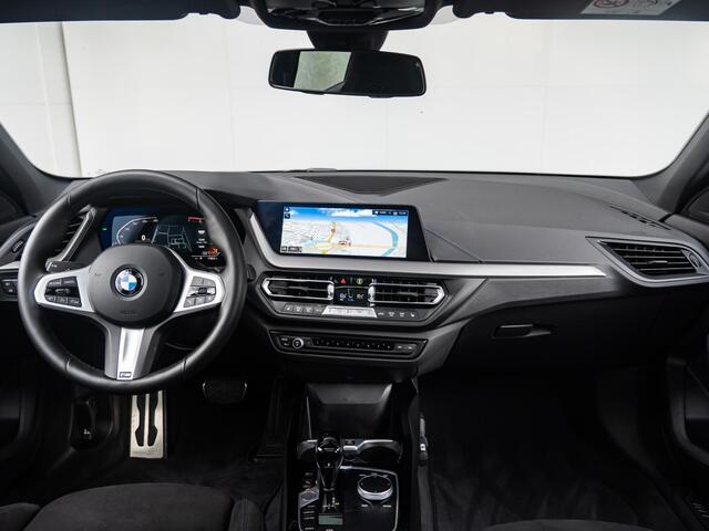 BMW 1-SERIE 5-deurs 118i Model M Sport / Travel Pack / Verwarmde voorstoelen / HiFi