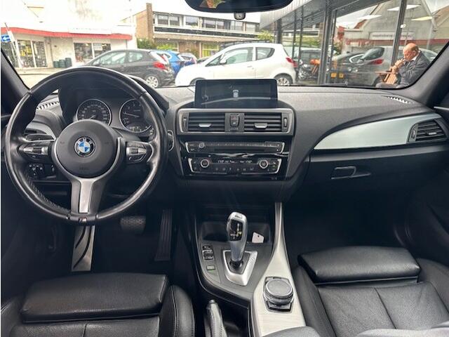 BMW 1-SERIE 118i Centennial High Executive Pano |Stoelverwarming| Leder| Navi Pro | PDC