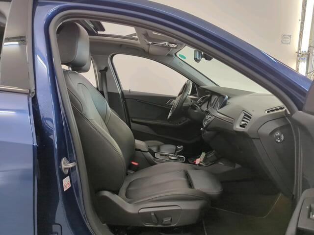 BMW 1-SERIE 120i Business Edition Plus NL AUTO | PANO | LEDER | STUURWIEL VERW |