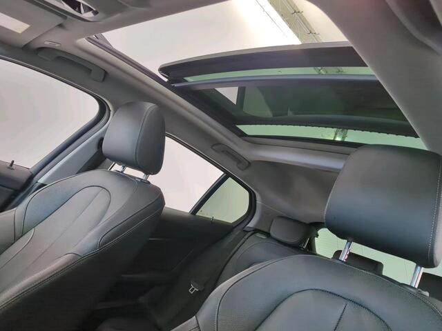 BMW 1-SERIE 120i Business Edition Plus NL AUTO | PANO | LEDER | STUURWIEL VERW |