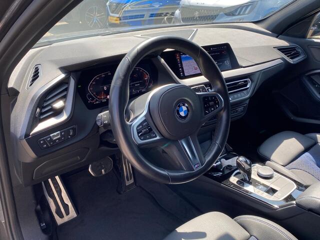 BMW 1-SERIE 118i M-Sport / LED / Navi / CarPlay / Camera
