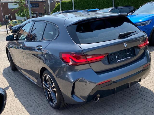 BMW 1-SERIE 118i M-Sport / LED / Navi / CarPlay / Camera