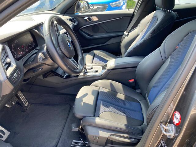 BMW 1-SERIE 118i M-Sport / LED / Navi / CarPlay / Camera