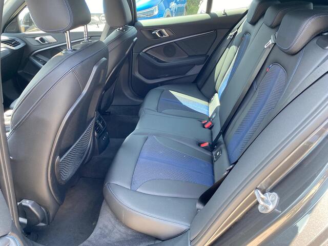 BMW 1-SERIE 118i M-Sport / LED / Navi / CarPlay / Camera