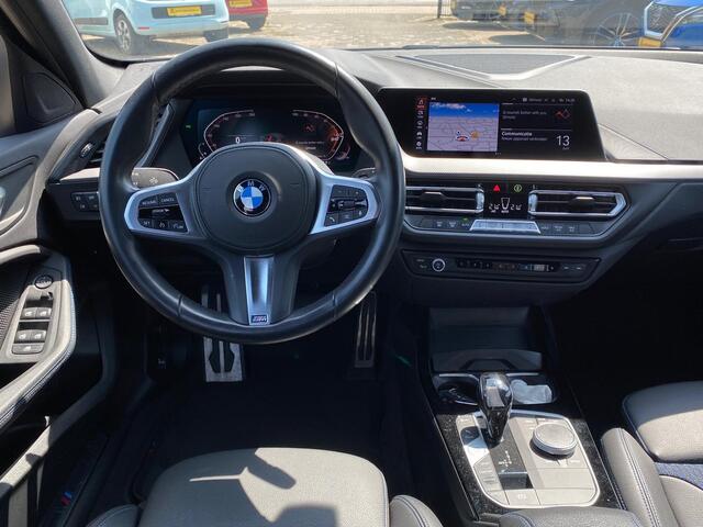 BMW 1-SERIE 118i M-Sport / LED / Navi / CarPlay / Camera