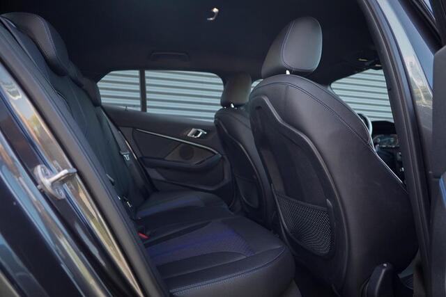 BMW 1-SERIE 118i High Executive M-Sport / Aut / Incl BTW / Stoelverwarming