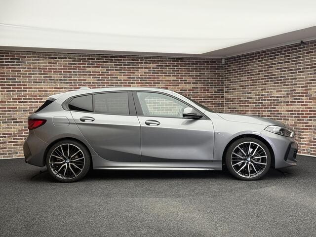 BMW 1-SERIE 120i M-pakket Dodehoekdetectie 19inch Camera Sfeer