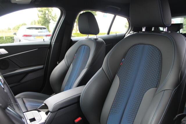 BMW 1-SERIE 118i High Executive M Sport Automaat / Achteruitrijcamera / Sportstoelen / M Sport Steering / M Sportonderstel / Adaptieve LED / Stoelverwarming / Parking Assistant / Live Cockpit Professional