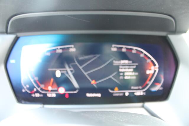 BMW 1-SERIE 118i High Executive M Sport Automaat / Achteruitrijcamera / Sportstoelen / M Sport Steering / M Sportonderstel / Adaptieve LED / Stoelverwarming / Parking Assistant / Live Cockpit Professional