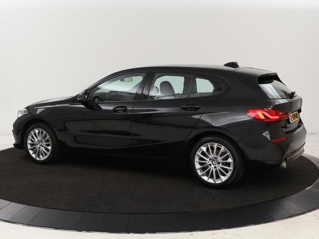 BMW 1-SERIE 116i Business Edition | Camera | Carplay | Full LED | Live Cockpit | Navigatie | Parkeerhulp | Climate control